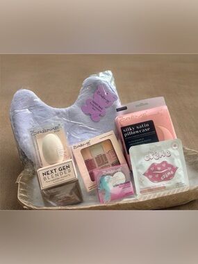 The Crème Shop Makeup & Satin Pillowcase Set - Lavender & Pink